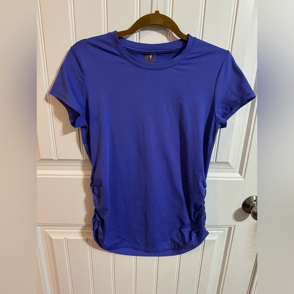 Calia by Carrie Underwood Blue Violet Short Sleeve Ruched Athletic Tee - Picture 2 of 7